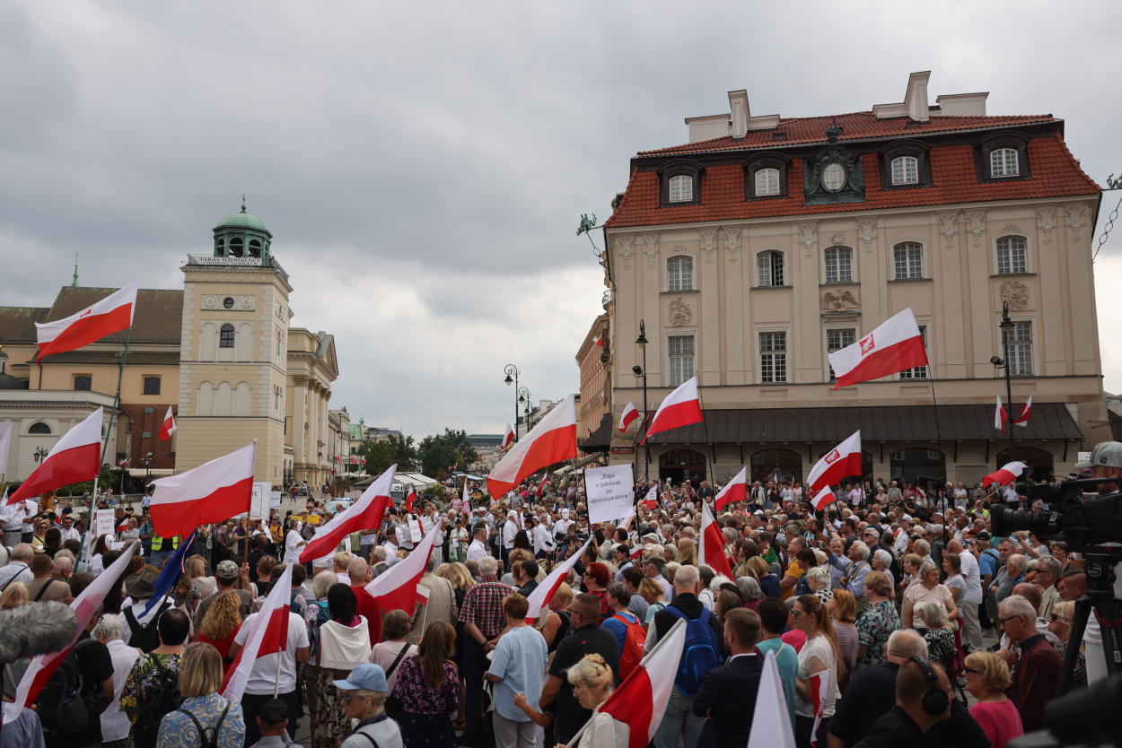 Warszawa: kilkaset osób demonstrowało przeciwko zmianom w organizacji lekcji religii!