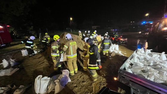 1300 interwencji strażaków, stan alarmowy przekroczony w Głuchołazach