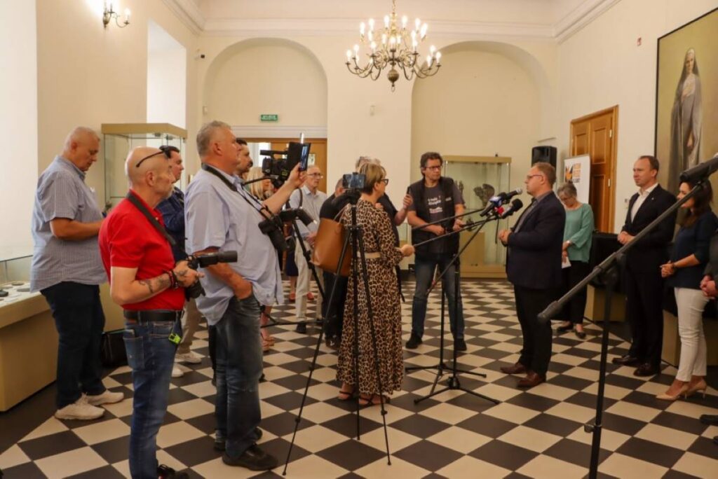 W legnickiej katedrze odkryto najstarszą na świecie kapsułę czasu